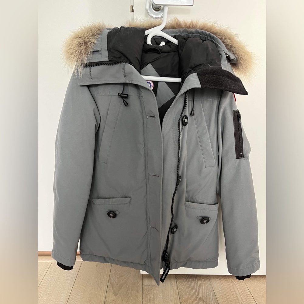 Canada Goose Women’s Size Small Authentic